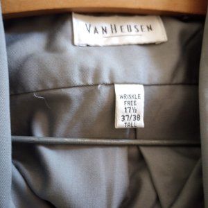 Men's gray van Heusen dress shirt